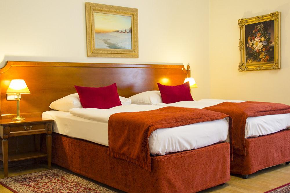 Boutique Hotel Seven Days Prag Exteriör bild