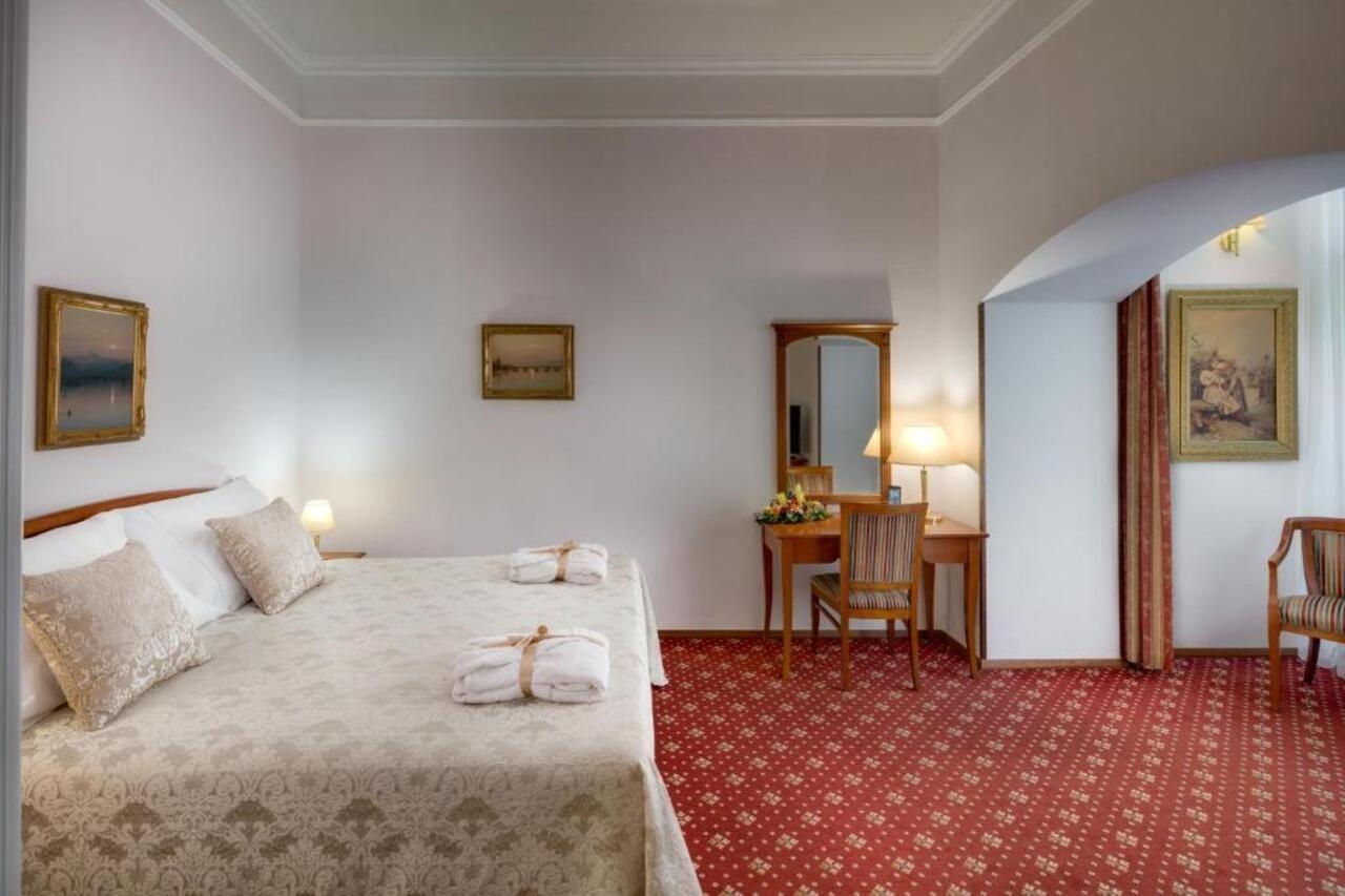 Boutique Hotel Seven Days Prag Exteriör bild