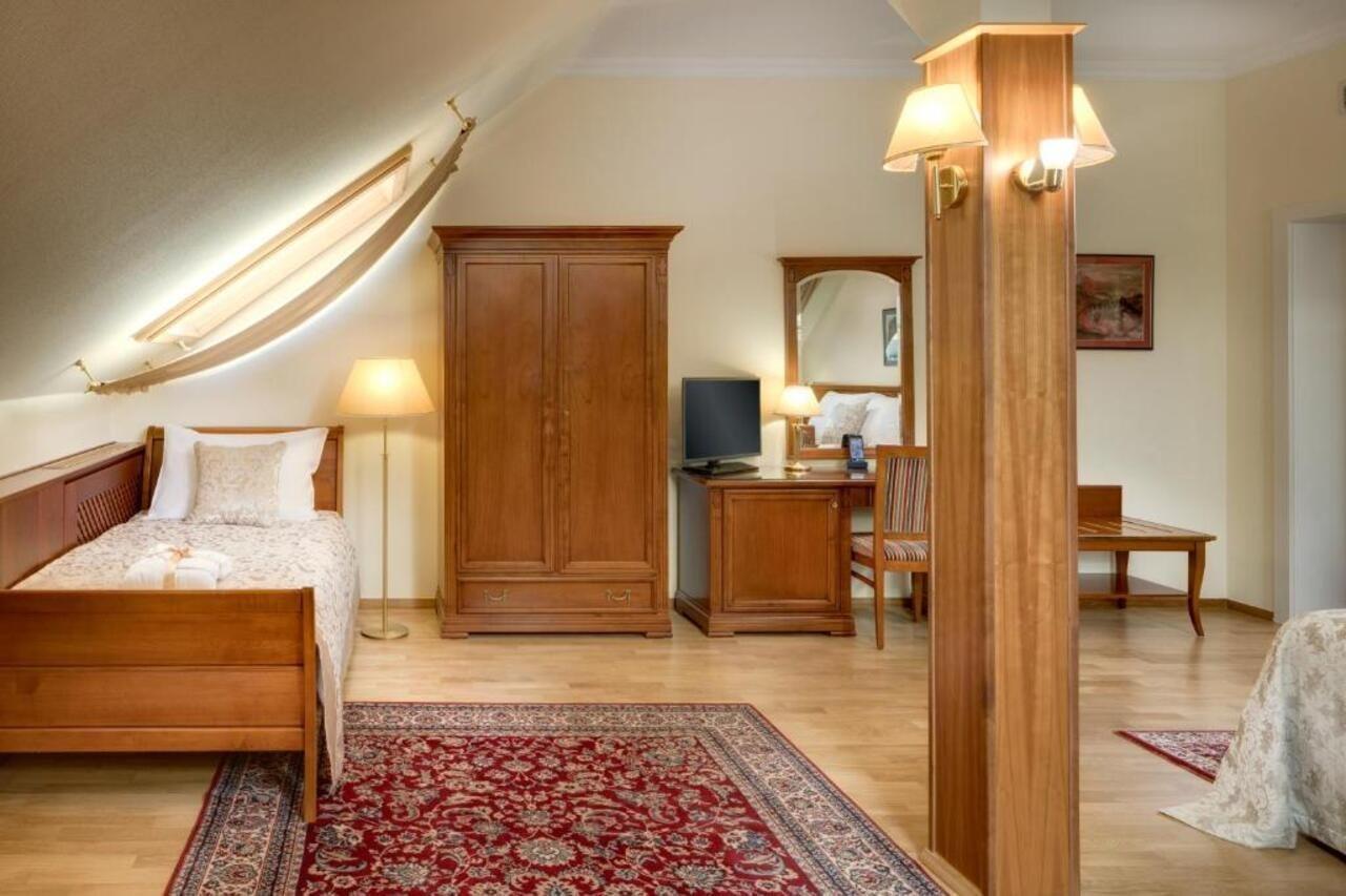 Boutique Hotel Seven Days Prag Exteriör bild