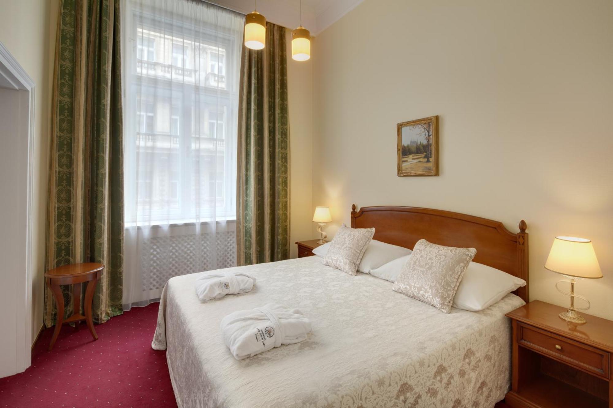 Boutique Hotel Seven Days Prag Exteriör bild