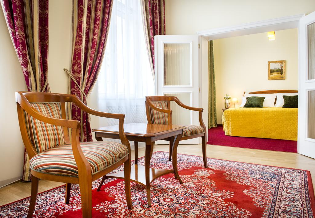 Boutique Hotel Seven Days Prag Exteriör bild