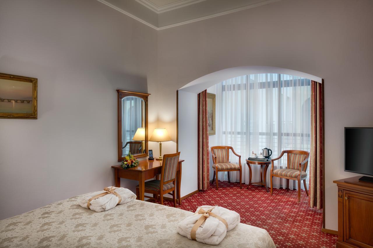 Boutique Hotel Seven Days Prag Exteriör bild