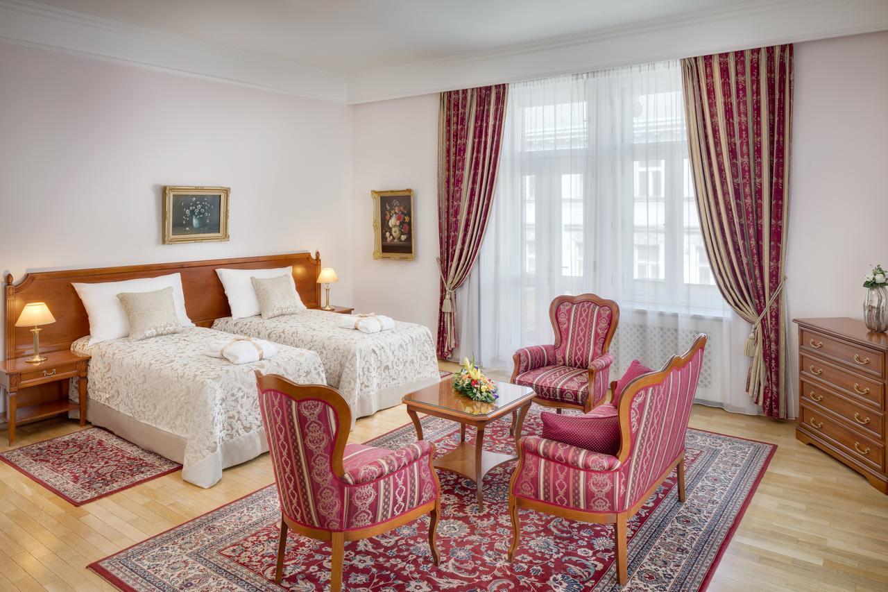 Boutique Hotel Seven Days Prag Exteriör bild