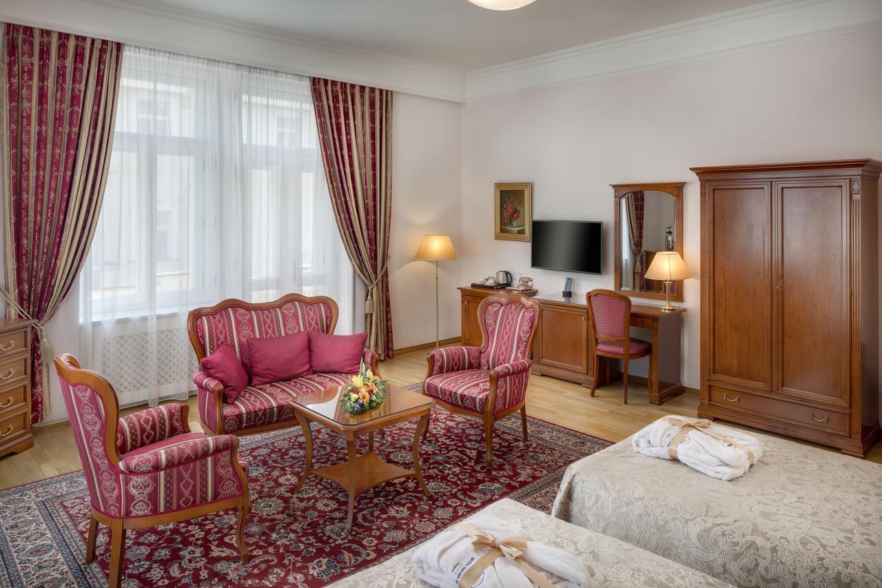 Boutique Hotel Seven Days Prag Exteriör bild